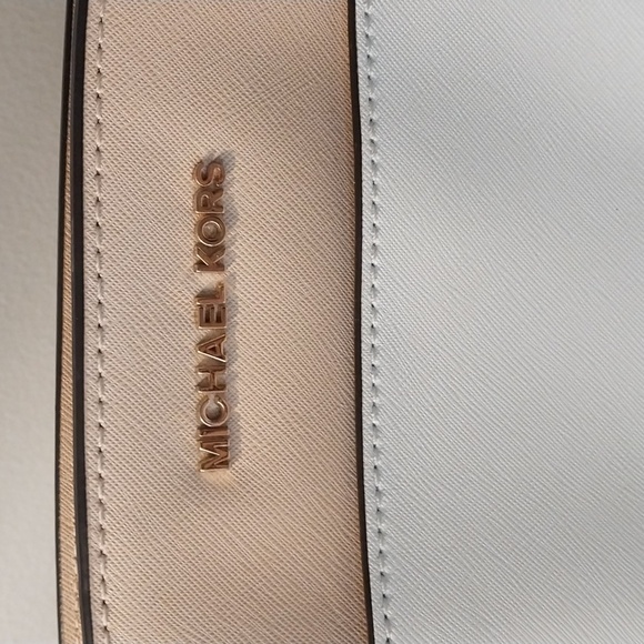 Michael Kors Selma Crossbody - Picture 3 of 14